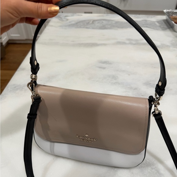 Kate Spade New York Beige Blush Pink & White Flap Crossbody Bag Like New - Picture 3 of 10